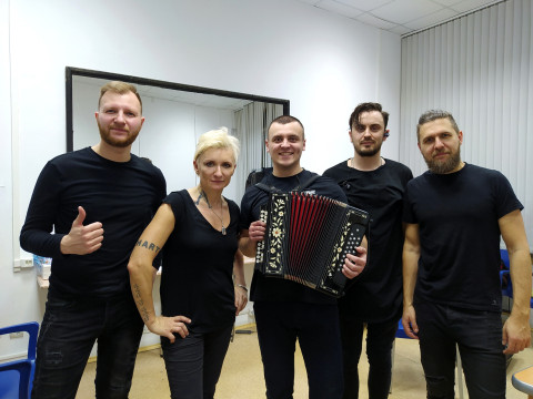 Гармонист из Белозерска спел вместе с Дианой Арбениной на концерте в Вологде