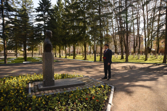 Мэр Вологды Сергей Воропанов возложил цветы к воинским мемориалам областной столицы