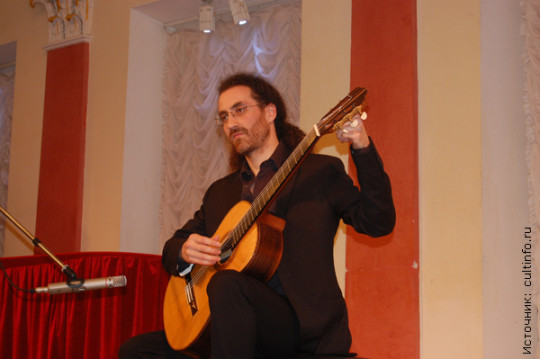 В Вологодской областной филармонии имени звучала гитара по-французски