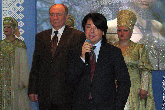 В открытии выставки-ярмарки «Российский лен – 2009» принял участие Валентин Юдашкин