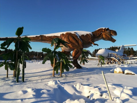 На прогулку с палеонтологом Ярославом Поповым приглашает парк динозавров в центре Y.E.S