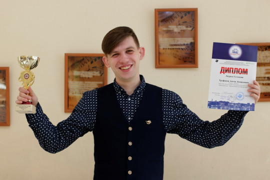 Гармонист Антон Труфанов привез награду с престижного конкурса