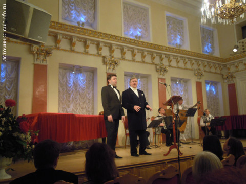 Артисты Ярославской государственной филармонии подарили вологжанам лирическую программу, построенную на хорошо известных российскому слушателю песнях солнечной Италии.