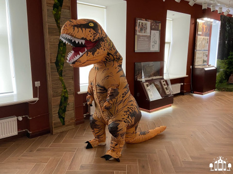 Череповецкий музей объявил Неделю археологии и взял на работу динозавра