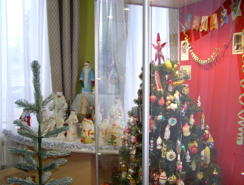 Новогодние и рождественские украшения покажут на выставке «Пусть не гаснет ёлка»