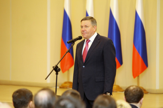 Губернатор Вологодской области Олег Кувшинников поздравляет с Днем защитника Отечества