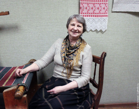 Работы мастера ручного ткачества Эльвиры Мельниковой представлены на новой выставке в «Резном палисаде»