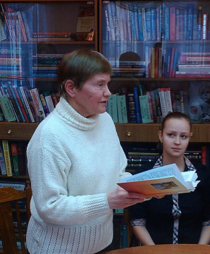 Поэтесса Галина Макарова представила свою новую книгу в областной специальной библиотеке для слепых