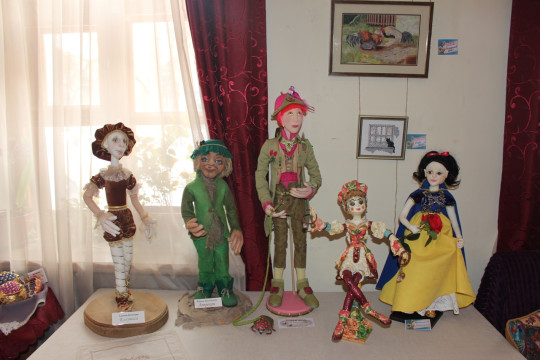 Выставка авторских кукол и вышивки пройдет в Вологодском доме архитекторов