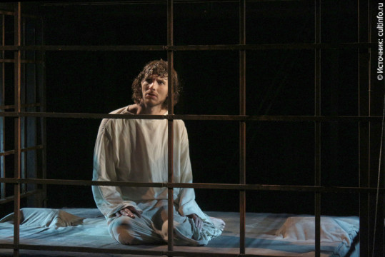 Трагедия Шекспира «Ричард II», поставленная на сцене Вологодского драмтеатра, будет показана онлайн