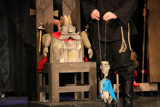В Вологодском театре кукол появился еще один спектакль для взрослых – народная  драма «Царь Максимилиан» 