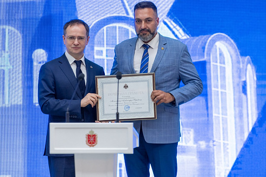 Владимир Мединский наградил Александра Метелкина за личный вклад в сохранение исторической памяти