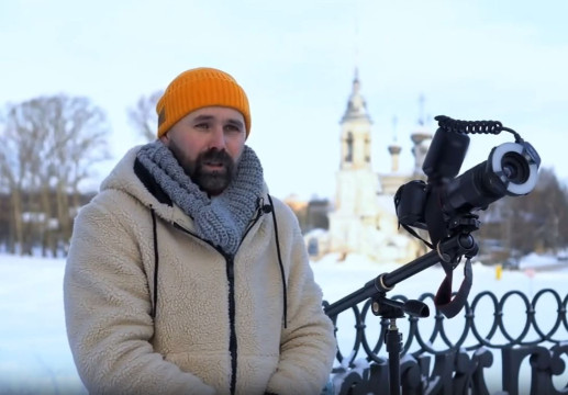 О вологодском фотографе Сергее Кичигине, который снимает снежинки, рассказали на Первом канале 