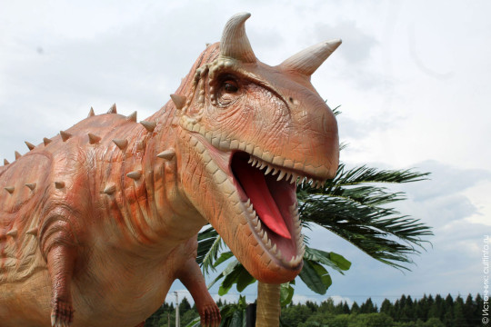 В центре «Y.E.S.» состоялся запуск первого динозавра