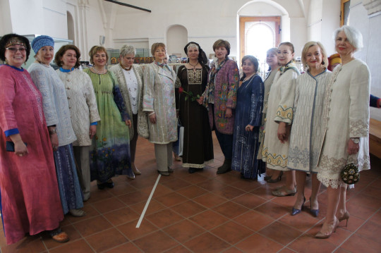 Выставка дизайнерской одежды Валентины Лисиной работает в Кирилло-Белозерском музее-заповеднике
