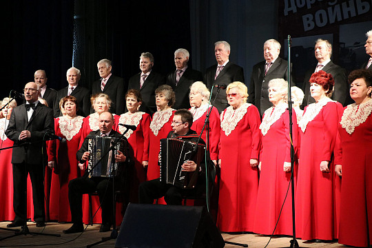 Народный хор ветеранов ДКЖ даст концерт в сквере возле Дома-музея Петра I