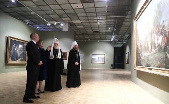 Выставку к 800-летию Александра Невского в Москве, где представлена икона из Белозерского музея, посетил президент