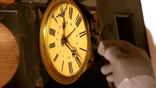 Маршал Жуков на циферблате и «Le Roi à Paris»: выставка механических часов открылась в Кириллове