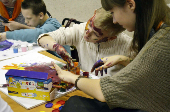 В Череповце откроется благотворительная выставка картин, созданных детьми-инвалидами под руководством студентов училища искусств