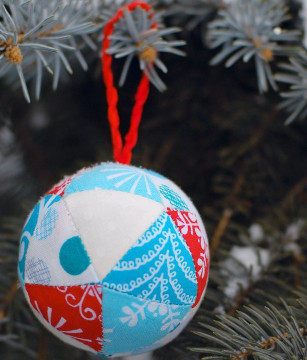 «Резной палисад» приглашает вологжан принять участие в конкурсе «Лоскутный шар для новогодней ели»