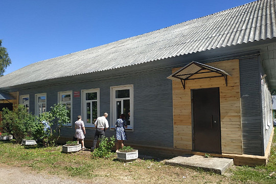 В Шекснинском районе ремонтируют Больше-Ивановский Дом культуры, построенный в 1960-х годах 