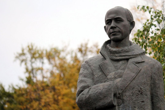 Человек с чемоданчиком: 25 лет назад в Вологде появился памятник Николаю Рубцову