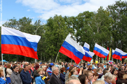 Ровно месяц остался до завершения интернет-турнира «Мой гимн, мой флаг, моя Россия», объявленного юношеской библиотекой