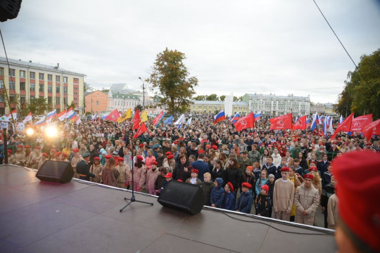 5000 вологжан приняли участие в патриотическом концерте на площади Революции
