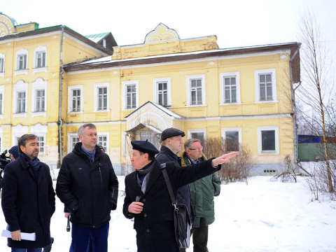 Ряд архитектурных объектов Вологды осмотрел мэр города вместе с градозащитниками