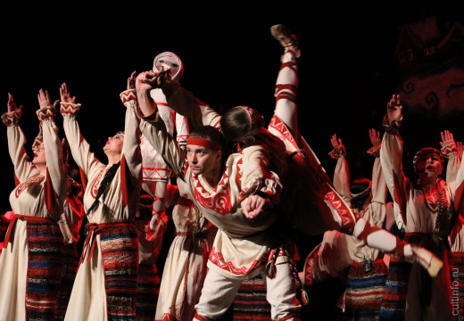 «Шире, улица, раздайся»: праздник вологодского фольклора устроил ансамбль «Русский Север»