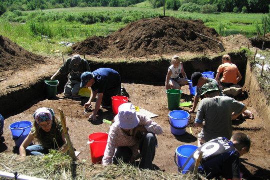 Вологодские школьники ведут археологические раскопки на территории  Кирилло-Белозерского монастыря в рамках областной экспедиции