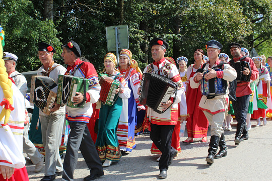 Принимаются заявки на участие в фестивале «Песни под липами» в Грязовецком районе 