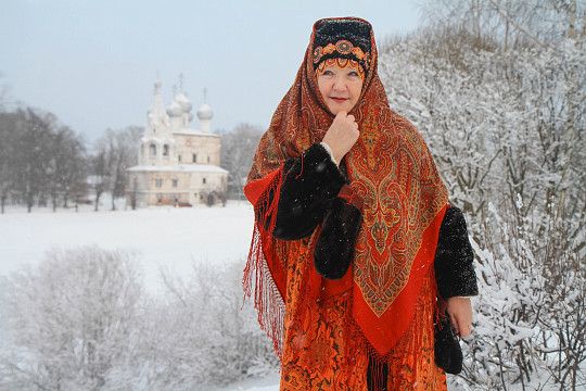 Изысканные головные уборы в русском народном стиле, созданные Мариной Шаденковой, примерили вологжанки