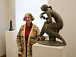 Наталия Вяткина рядом со своей скульптурой "Кружевница"