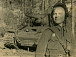 Лейтенант Сергей Орлов у своего танка, 1943. Кадр из фильма «Поэты Волховского фронта». Взят из группы vk.com/id302573288