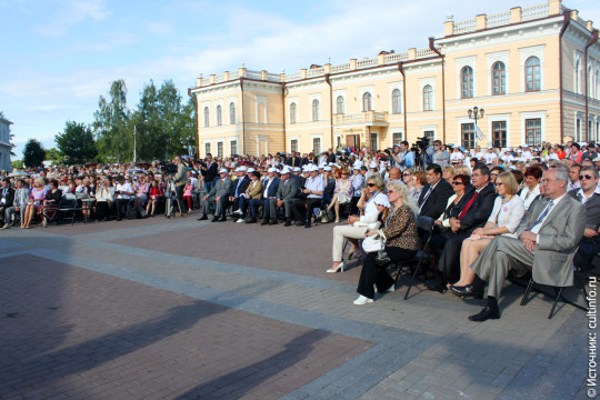 В Вологде торжественно открылись Международный фестиваль льна и Международный фестиваль кружева VITA LACE