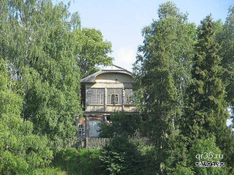 На главных домах усадеб Спасское-Куркино и Дудинское установлены таблички с qr-кодами