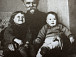Иван Юров с внуками (детьми Леонида). 1950 г.