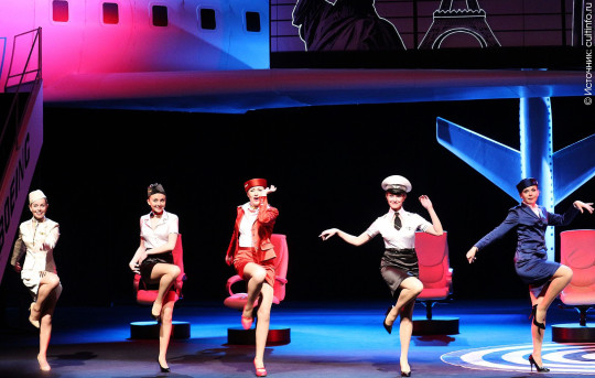 Станцевать под «Пулями над Бродвеем» предлагает девушкам Вологодский драматический театр