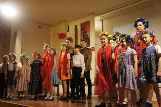 Дети из студии «Благовест» показали в Кирилло-Белозерском музее-заповеднике спектакль «Война и вера»