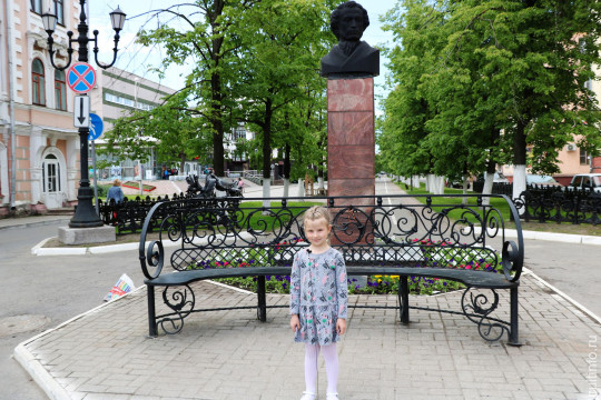 «Кири-ку-ку!»: шестилетняя Маша Баландина читает отрывок «Сказки о золотом петушке» для проекта #Пушкин220