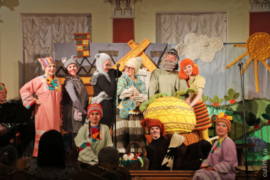 Воспитанники детских домов Вологды и Череповца посетили музыкальный спектакль «Репка»