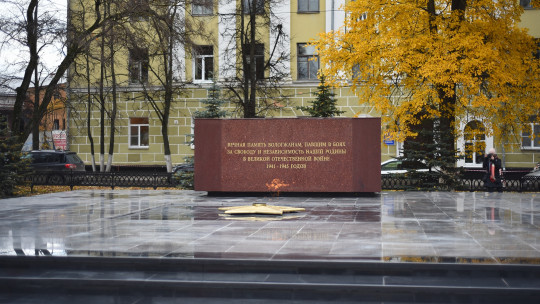 Мемориалу «Вечный огонь Славы» на площади Революции возвращен изначальный исторический облик