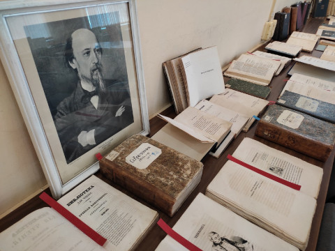 Выставка «Певец Руси великой» открылась в областной библиотеке к юбилею Николая Некрасова