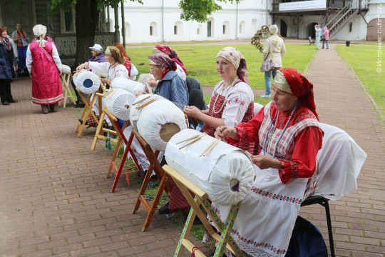 Аллея кружевниц в Вологодском кремле стала «эстетической прививкой» фестиваля «Vita Lace» 