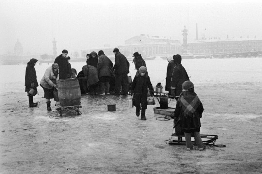 80 лет назад началась блокада Ленинграда. К этой дате приурочен всероссийский онлайн-кинопоказ 