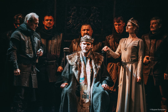 «Закрыв глаза, свершу, что суждено»: театр «У Моста» покажет в Вологде самую мистическую пьесу Шекспира – «Макбет»