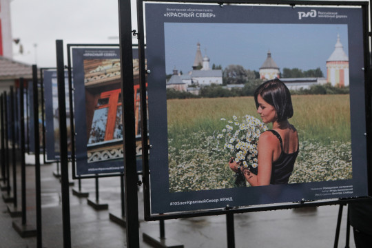 Интерактивная выставка работ фотохудожников областной газеты «Красный Север» открылась на железнодорожном вокзале Вологды