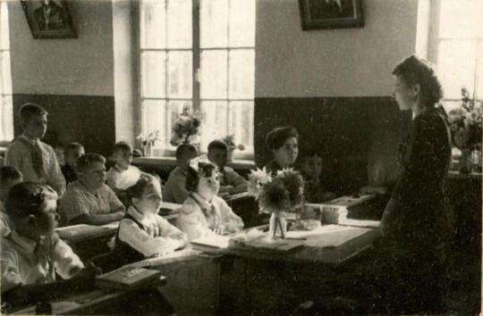 «Архив 100х100» предлагает заглянуть на праздничные линейки советских школ