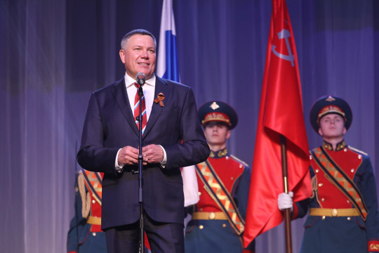 Губернатор Вологодской области Олег Кувшинников поздравляет с Днем защитника Отечества
